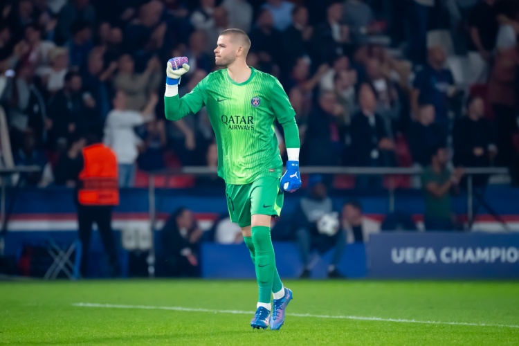 桑巴：舍瓦利耶没想到会经历这样的赛季，相信他能迅速反弹