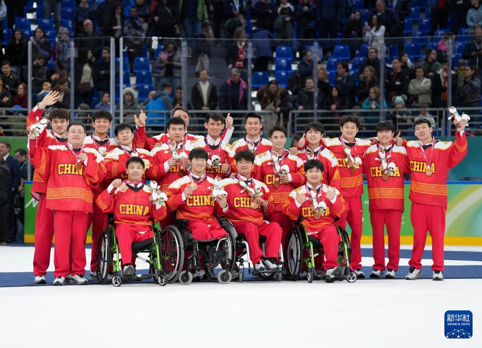 开云-冬残奥会——残奥冰球：中国队夺得季军|捷克队|科尔|铜牌|米兰-科尔蒂纳冬残奥会残奥冰球铜牌赛|AC米兰_新浪体育_新浪新闻